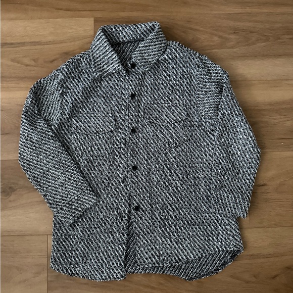 SHEIN Tops - Black & White Textured Button-Up Shirt